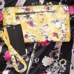🌺🌼STEVE MADDEN FLORAL WRISTLET🌺🌼